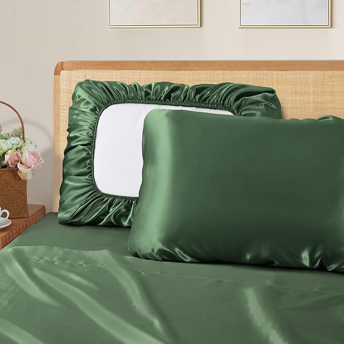 SiinvdaBZX Woodland Green Satin Pillowcase Standard/Queen Size Set of 2, Silky Travel Elastic Band Satin Pillow Case for Hair and Skin, Soft Portable & Fit for Various Pillow