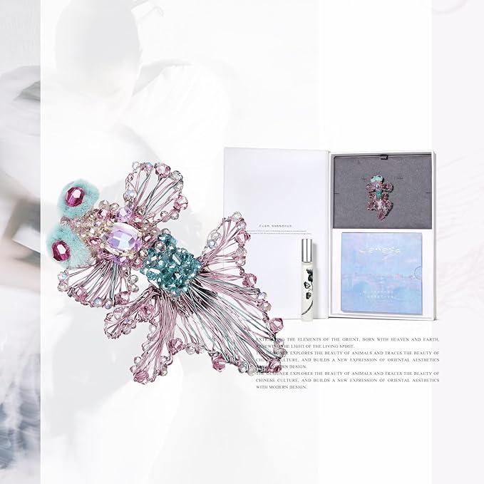SHE'S FREE STYLE JUST FOR YOU Oriental Elegant Goldfish Hair Clip, Luxurious Handmade Weave Hairpin for Women, Unique Goldfish Design, Side Clip for Bangs, Small Luxury Accessory