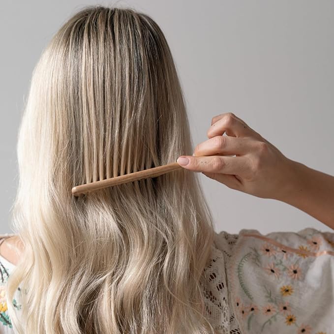 TEK – Allure Award-Winning Wide Tooth Wooden Comb with Natural Ash Wood Handle, Handmade in Italy – Ideal for Gently Detangling Normal, Curly, or Wavy Hair Without Breakage – 20 x 4.5 cm